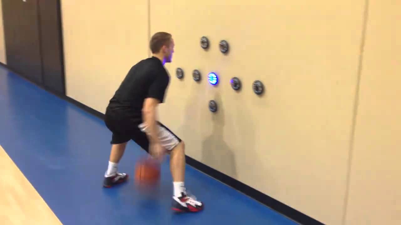 Sistema de entrenamiento de basket con luces LED