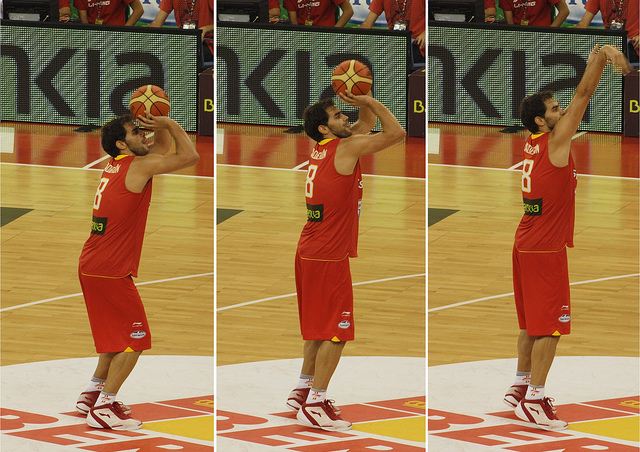 Un tiro en estático en Baloncesto ded José Calderón