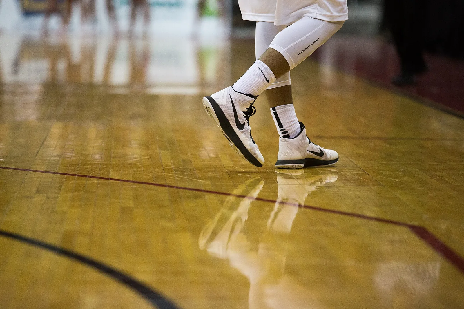 ¿Qué zapatillas de baloncesto me compro según mi peso y cómo juego?